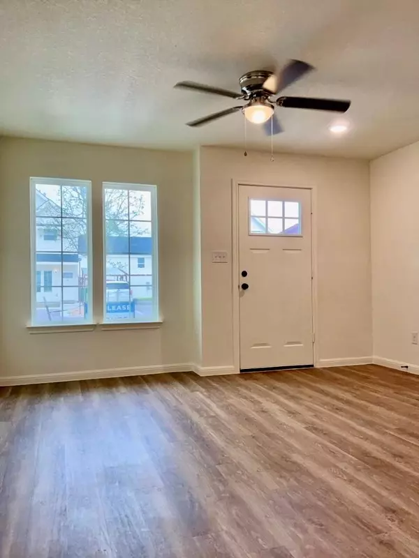 Taylor, TX 76574,2002 W 2nd ST #800