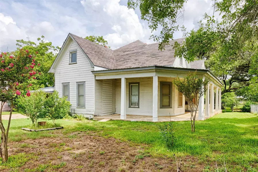 705 Baumgarten ST, Schulenburg, TX 78956