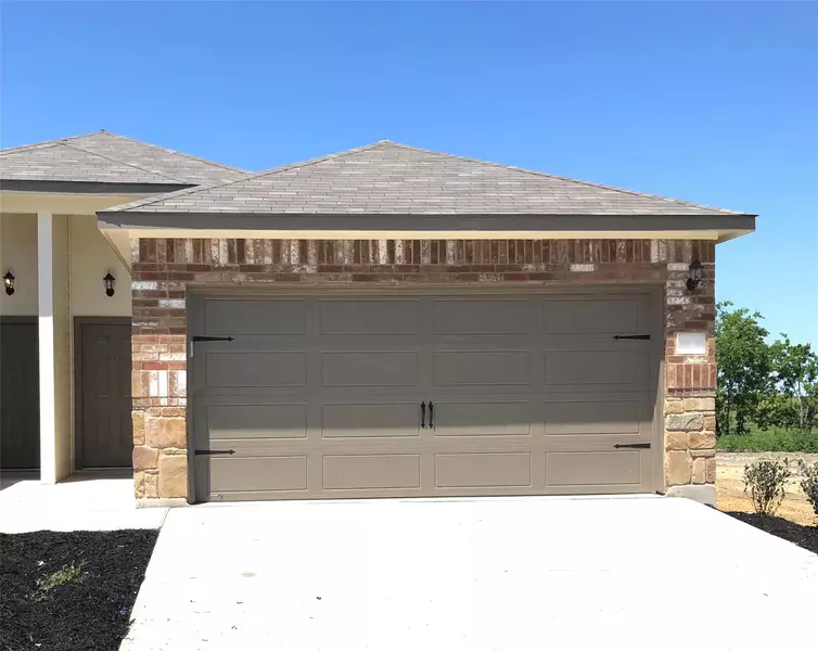 448 JACK RABBIT LN #B, Buda, TX 78610