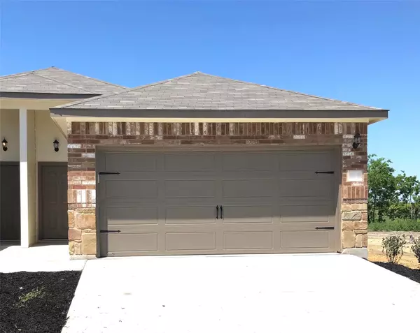 448 JACK RABBIT LN #B, Buda, TX 78610