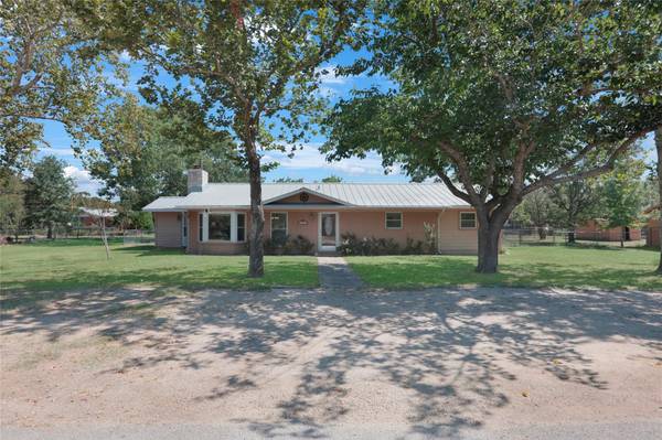 661 W South ST, Bertram, TX 78605