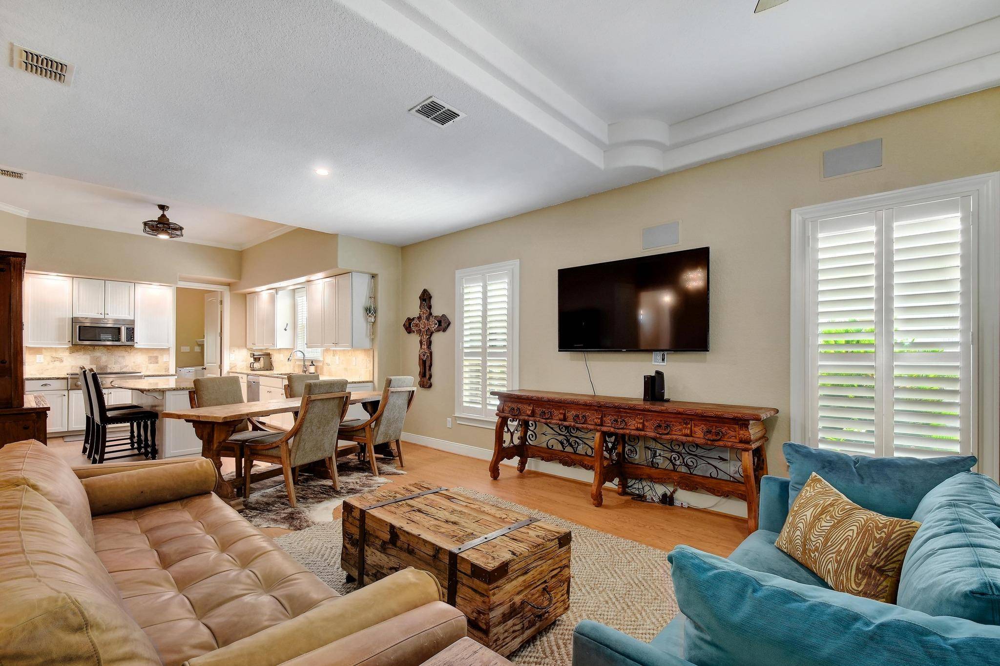 New Braunfels, TX 78130,260 N Santa Clara Ave