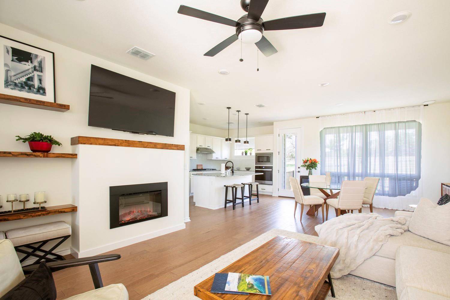 125 Surfside ST, San Marcos, TX 78666