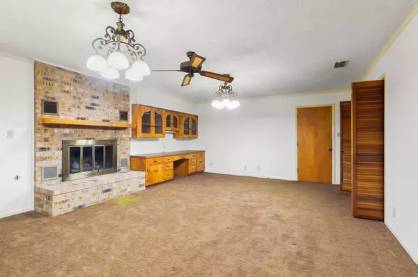 Luling, TX 78648,125 Hillview DR
