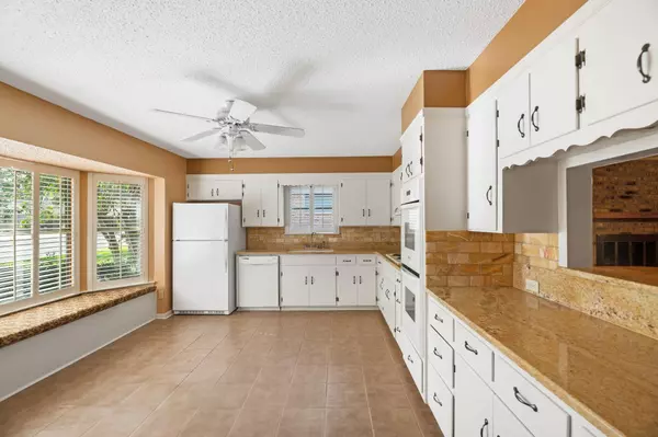 Luling, TX 78648,125 Hillview DR