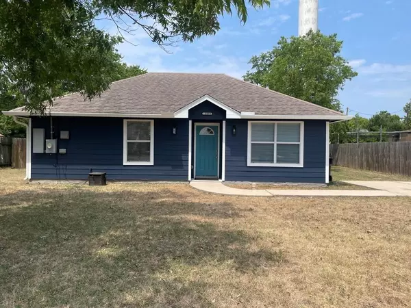 205 College ST #B, Hutto, TX 78634