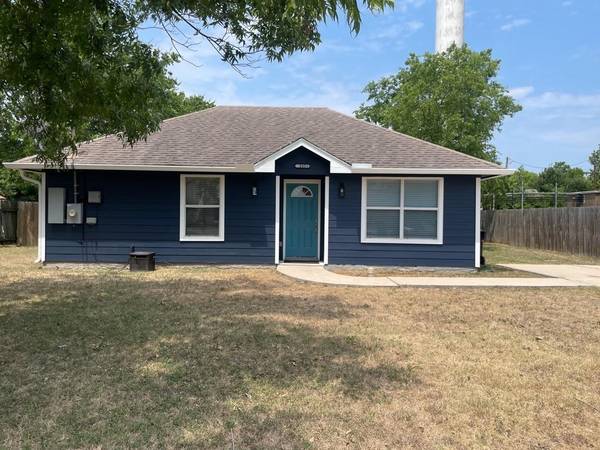 205 College ST #B, Hutto, TX 78634