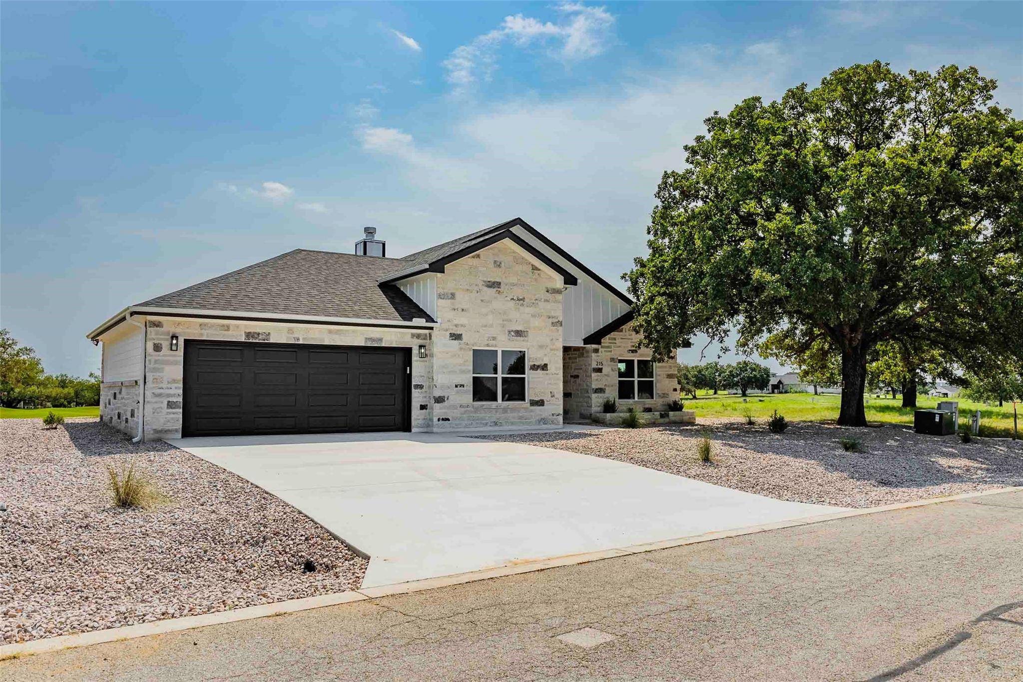 215 Oak Grove PKWY, Kingsland, TX 78639