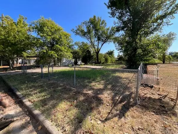 Cameron, TX 76520,1005 W 8th ST