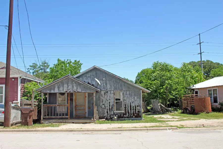 730 Chihuahua ST, Lockhart, TX 78644