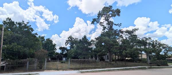 Rockdale, TX 76567,235 E Milam Ave