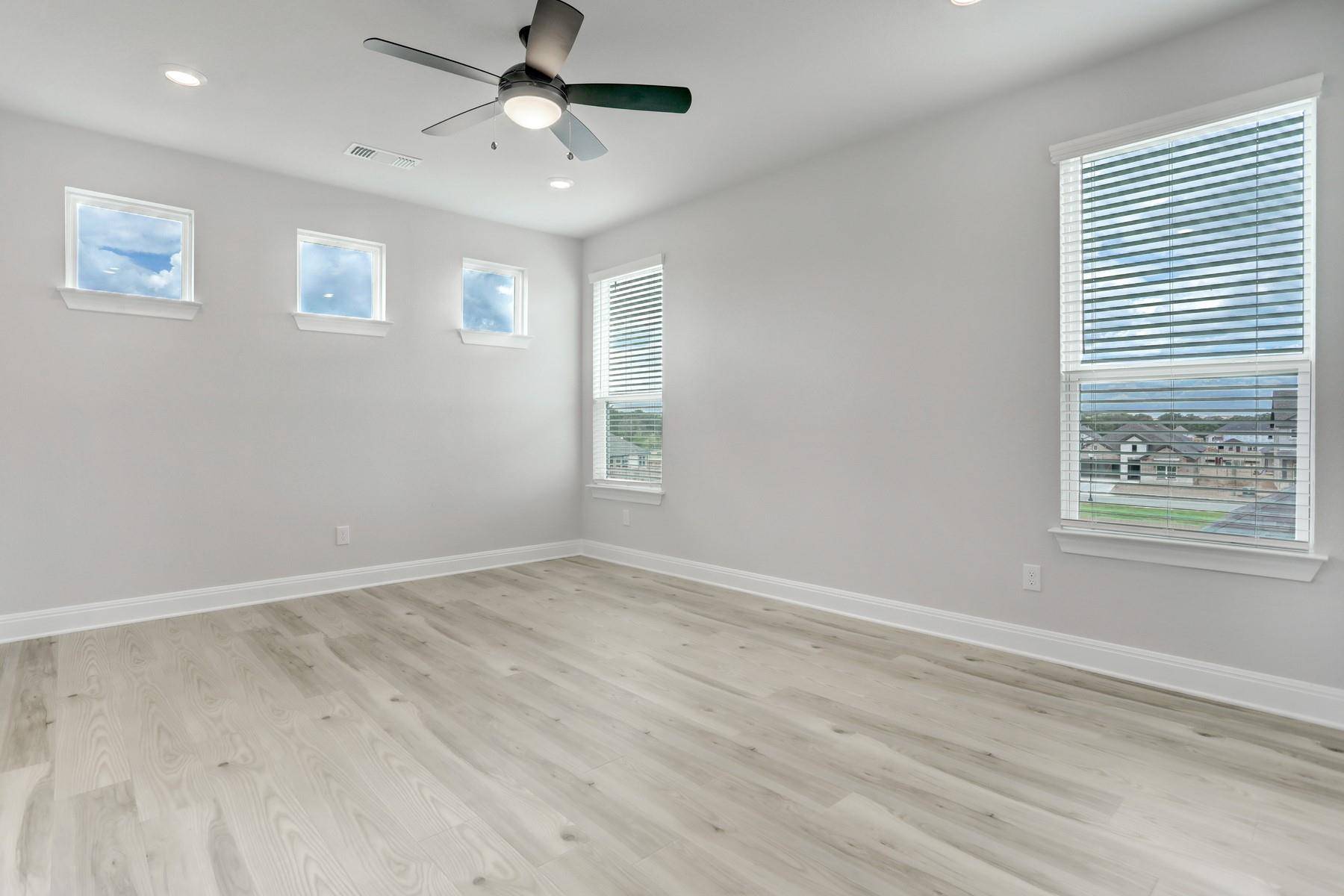 Bastrop, TX 78602,118 Periwinkle LN