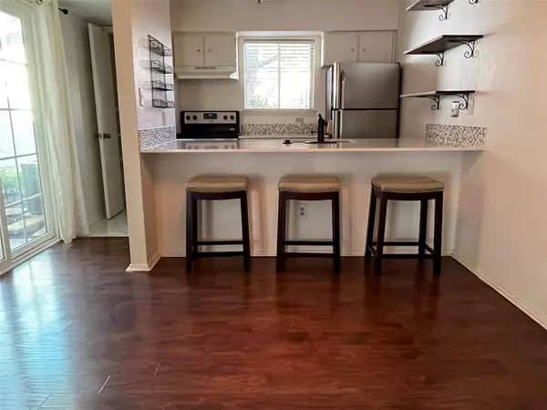 6910 Hart LN #703, Austin, TX 78731