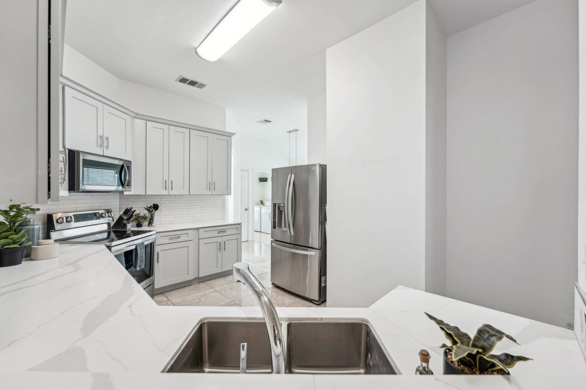 Hutto, TX 78634,6015 Lone Star CT