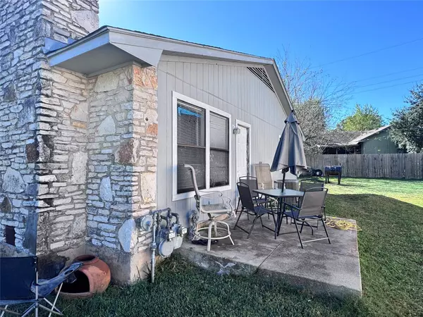 Taylor, TX 76574,2709 Sunny LN