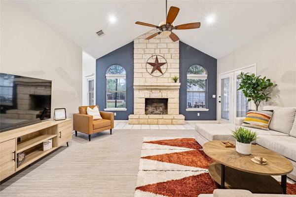 220 Meadow Oaks DR, Dripping Springs, TX 78620