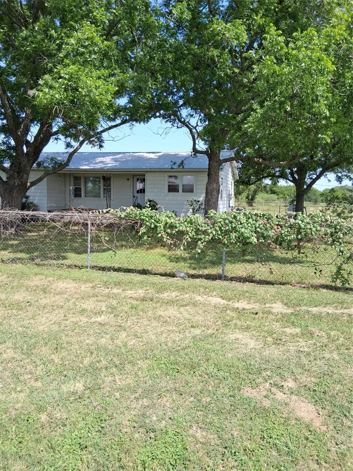 Bartlett, TX 76511,243 Village LN