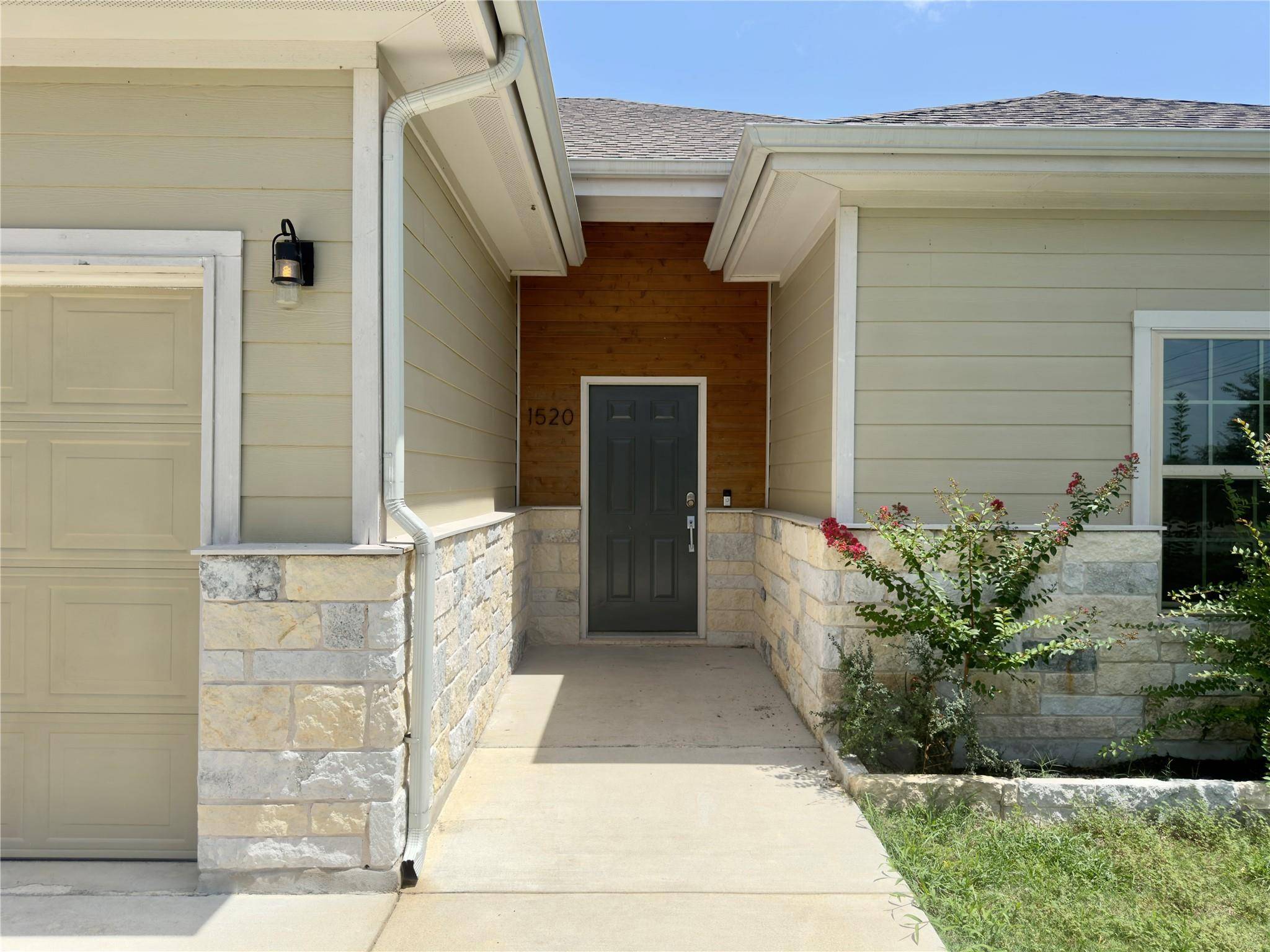 Lockhart, TX 78644,1520 Hunters RD