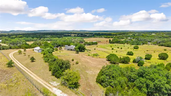 404 Red Bud TRL, Blanco, TX 78606