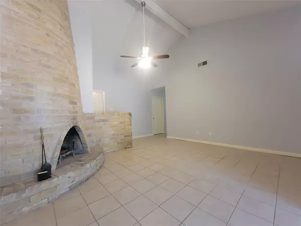 1304 GLENDA DR #B, Round Rock, TX 78681