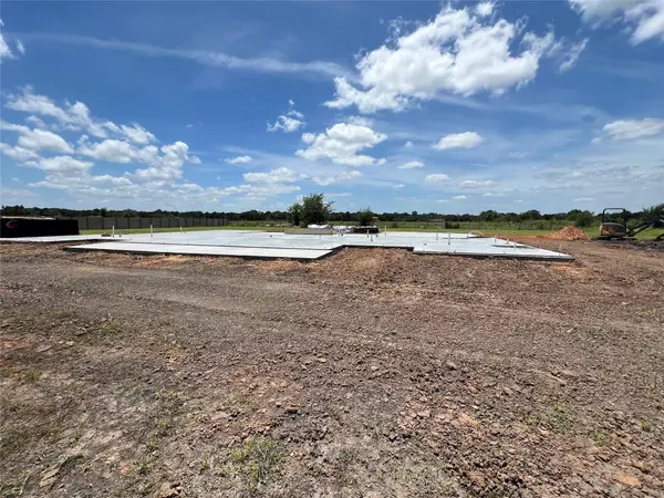 112 Court Side Drive DR, Snook, TX 77878