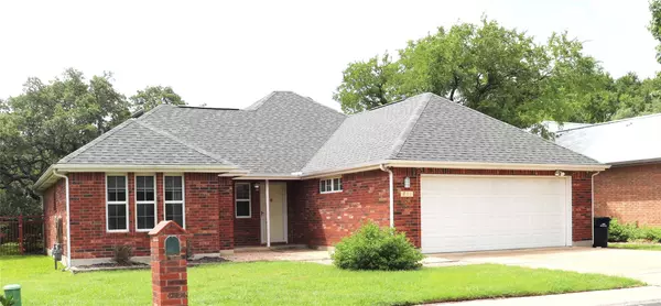 211 Fox XING, Burnet, TX 78611