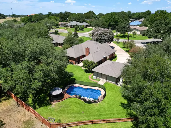 Luling, TX 78648,170 Oak Creek CIR