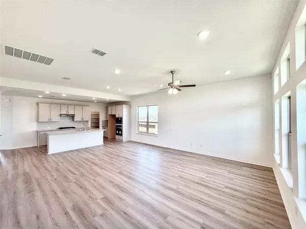 Elgin, TX 78621,13729 Tucker Hedge PASS