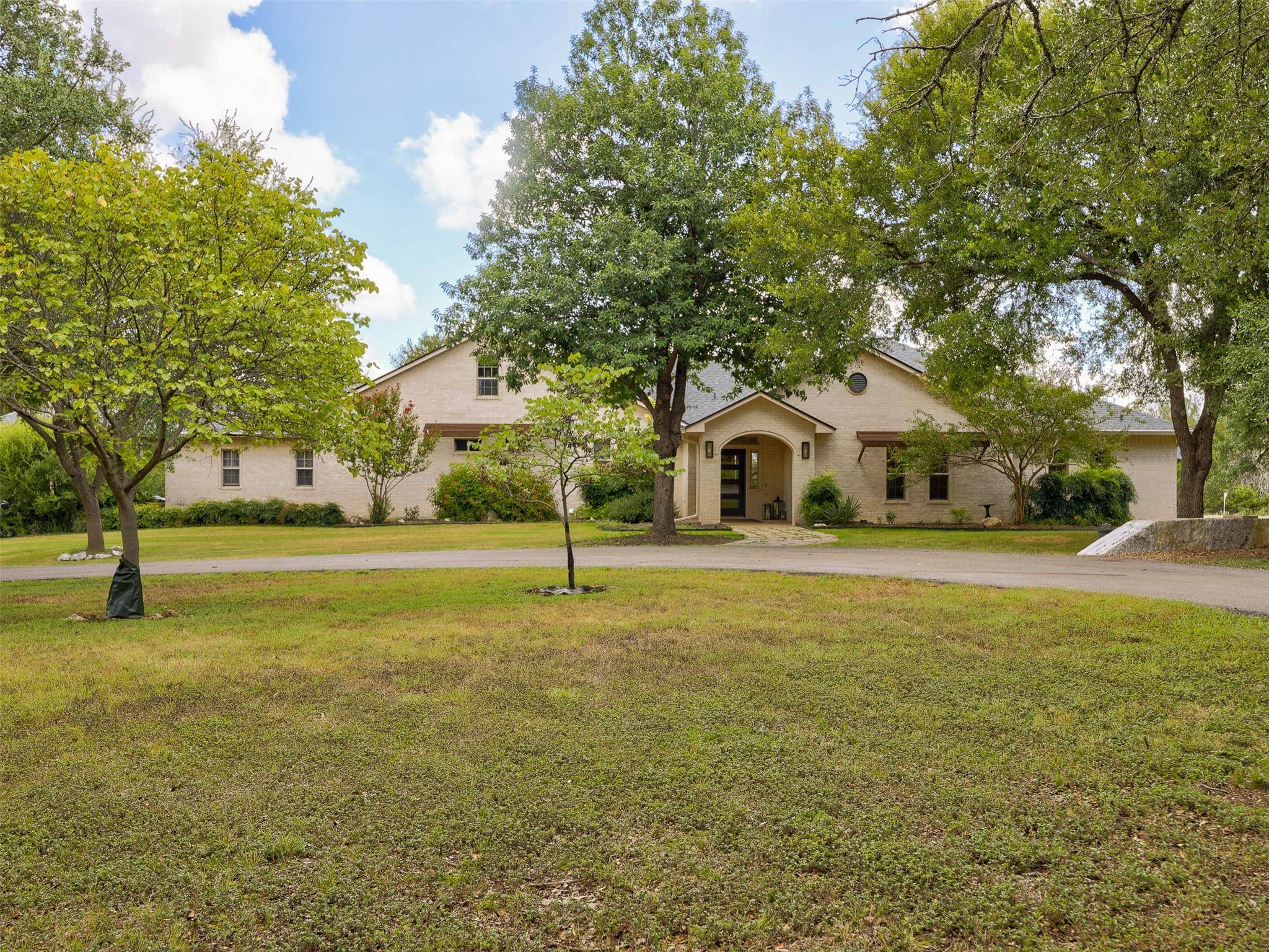 8841 Brewer LN, Salado, TX 76571