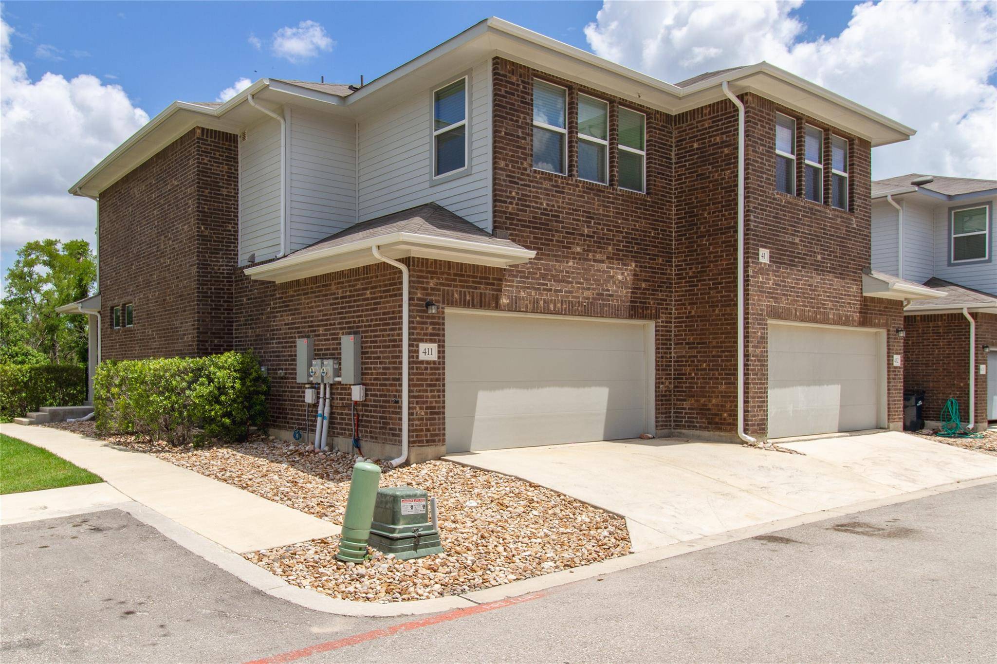 Leander, TX 78641,605 W South ST