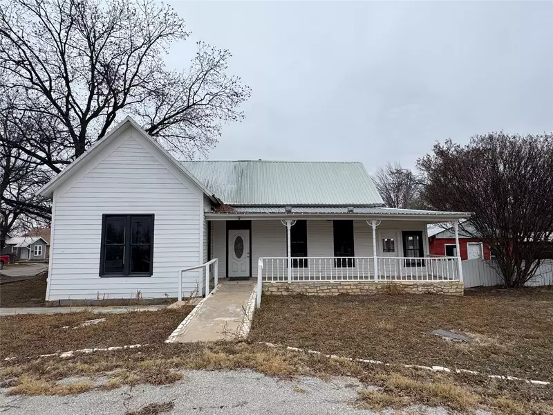 608 West Wallace ST, San Saba, TX 76877