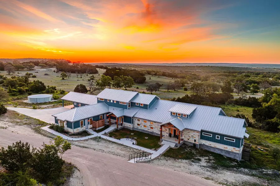554 Seven Falls DR, Fredericksburg, TX 78624