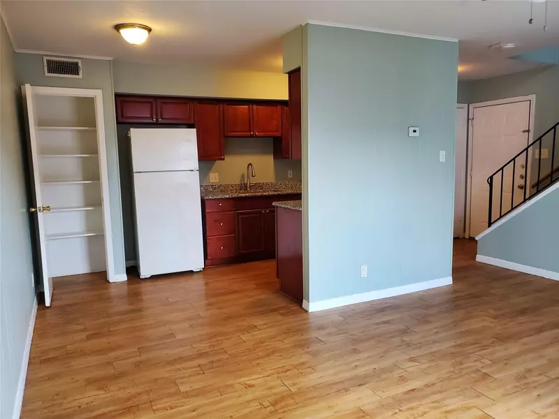 2206 Mission Hill CIR #103, Austin, TX 78741
