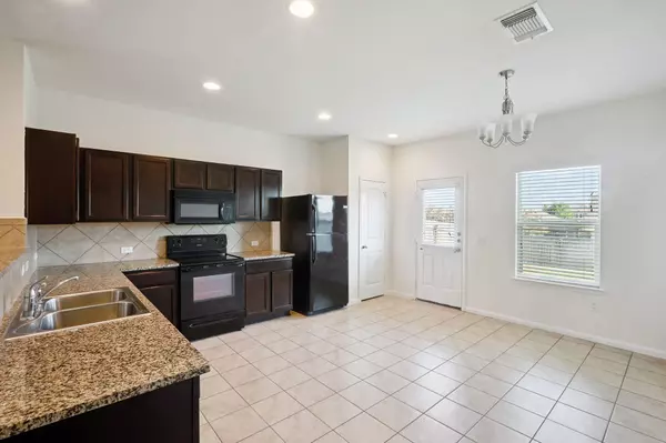 104 Navidad River DR, Hutto, TX 78634