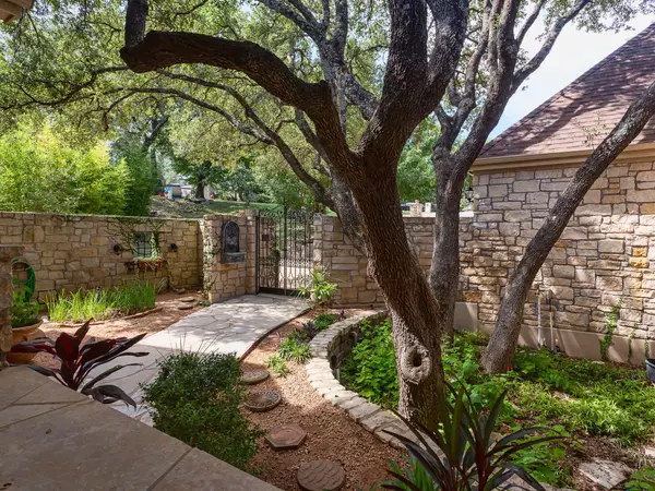 Lakeway, TX 78734,402 Golf Crest LN