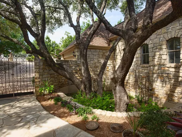 Lakeway, TX 78734,402 Golf Crest LN