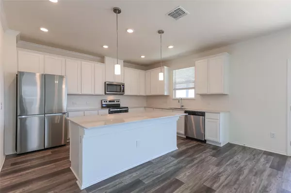 Austin, TX 78744,8203 Knoxville TRL