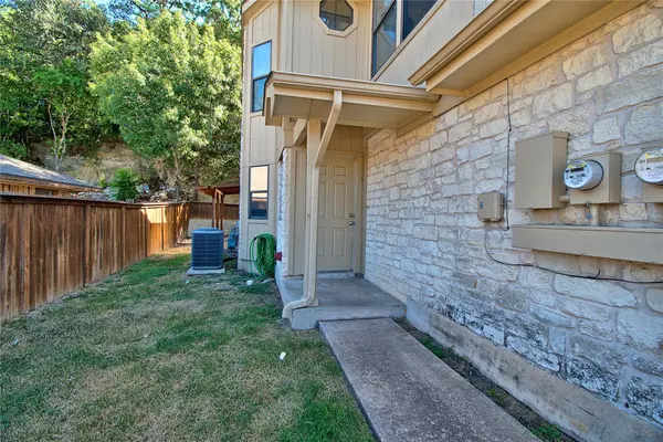 Austin, TX 78731,6489 Hart LN #A