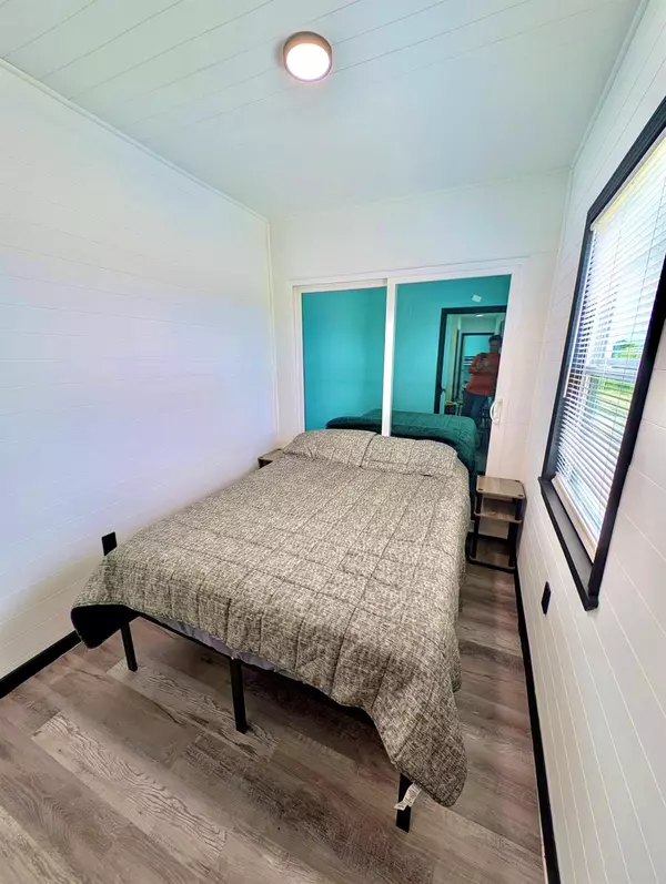 Waelder, TX 78959,1118 County Road 447