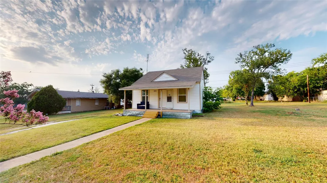 555 W Hempstead ST, Giddings, TX 78942