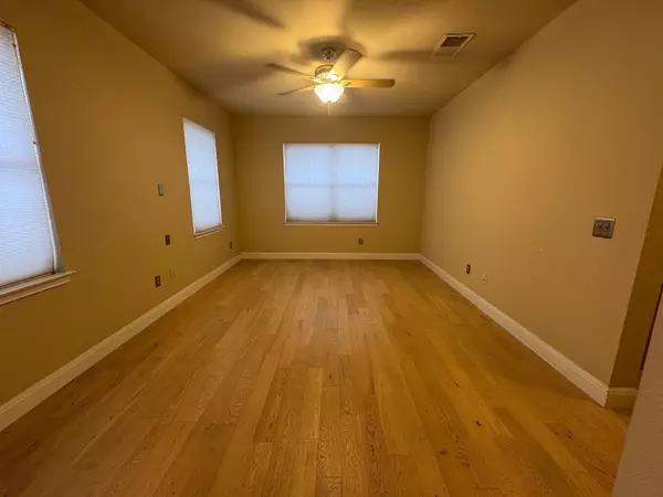 Round Rock, TX 78664,106 S Mays ST #300