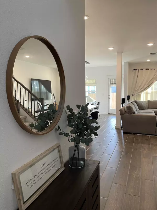 Del Valle, TX 78617,15502 Pewter Luster CV