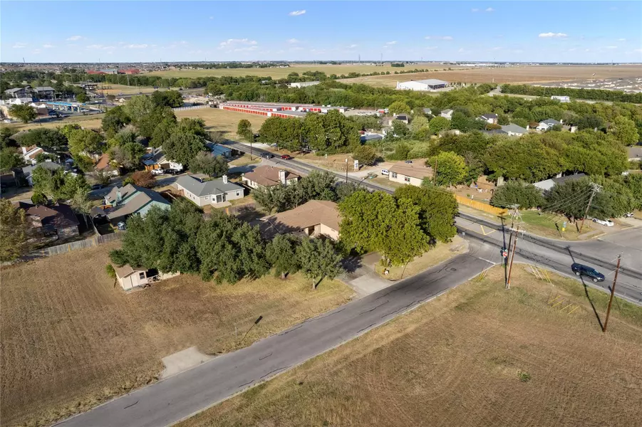 213 S Fm 1660, Hutto, TX 78634