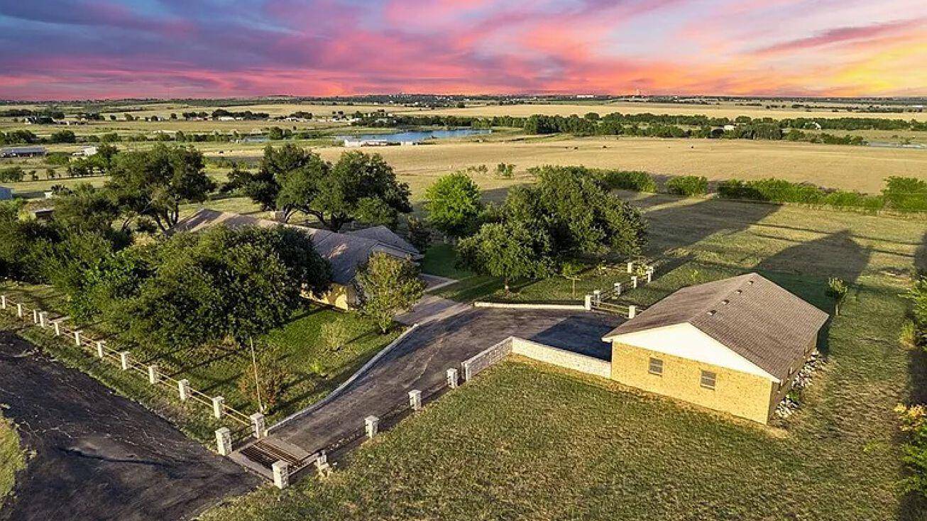 3739 S Fm 2184, Rogers, TX 76569