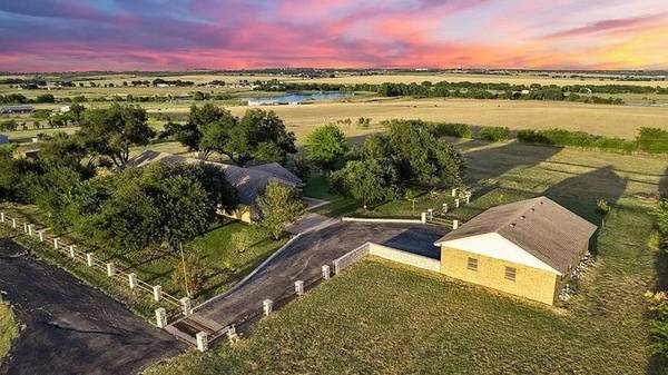 3739 S Fm 2184, Rogers, TX 76569