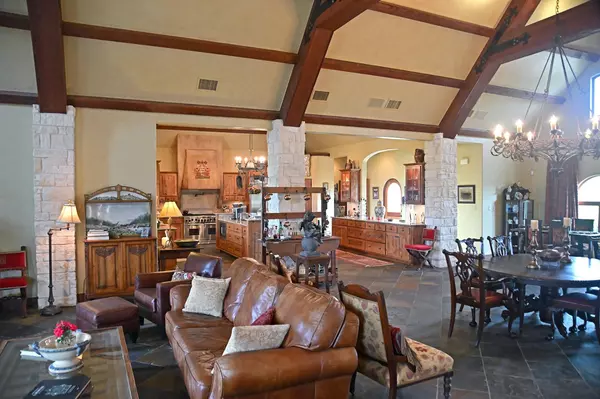 Cuero, TX 77954,5904 Old Yoakum RD