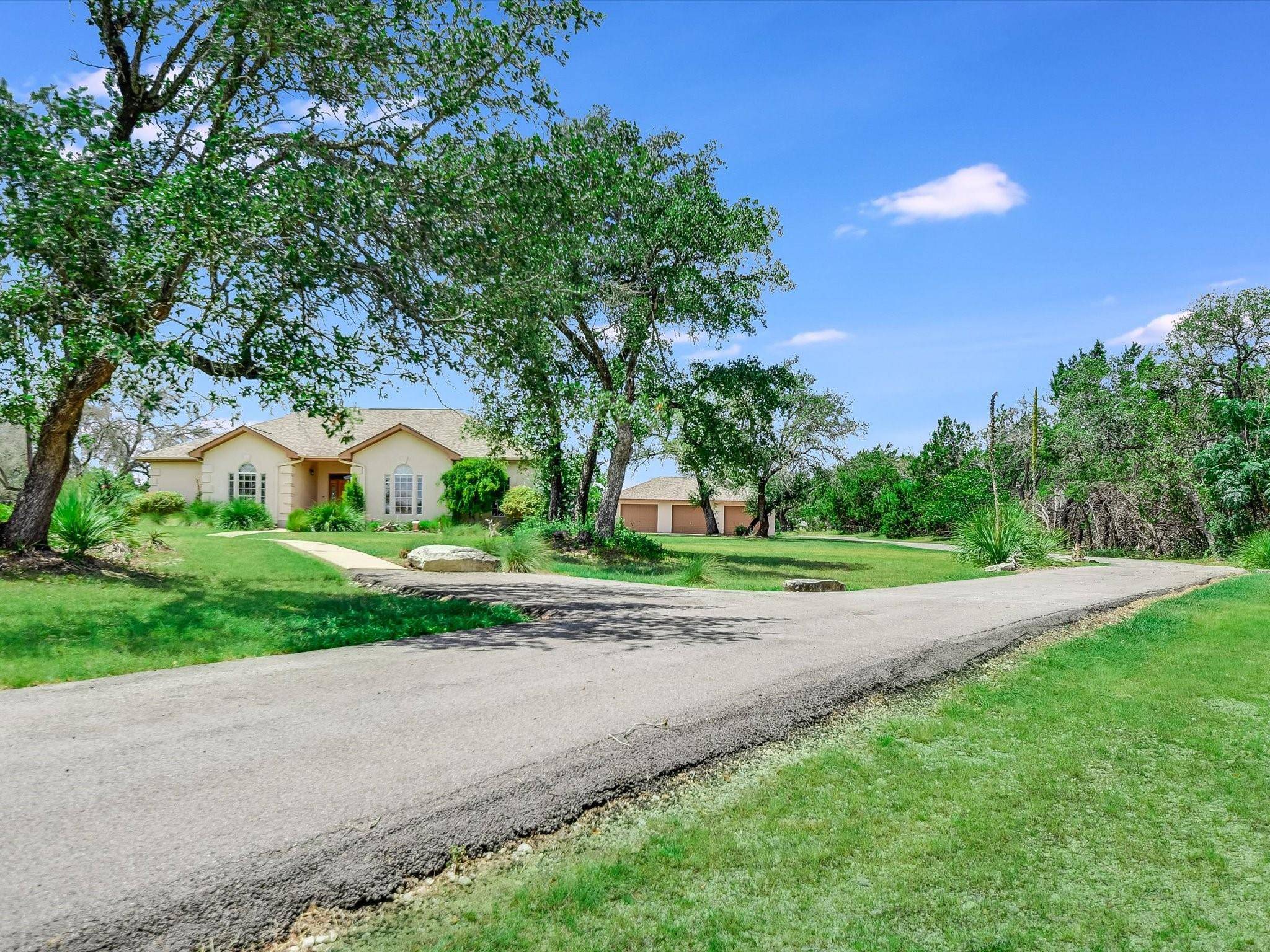 150 Paige DR, Liberty Hill, TX 78642