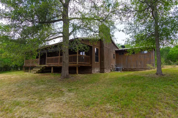 2874 Fm 1704, Elgin, TX 78621