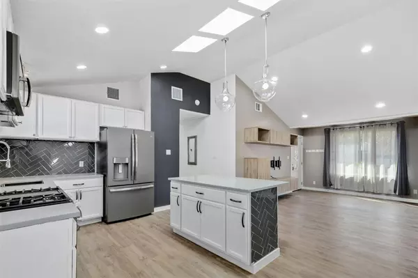 1504 Cloverleaf DR, Austin, TX 78723