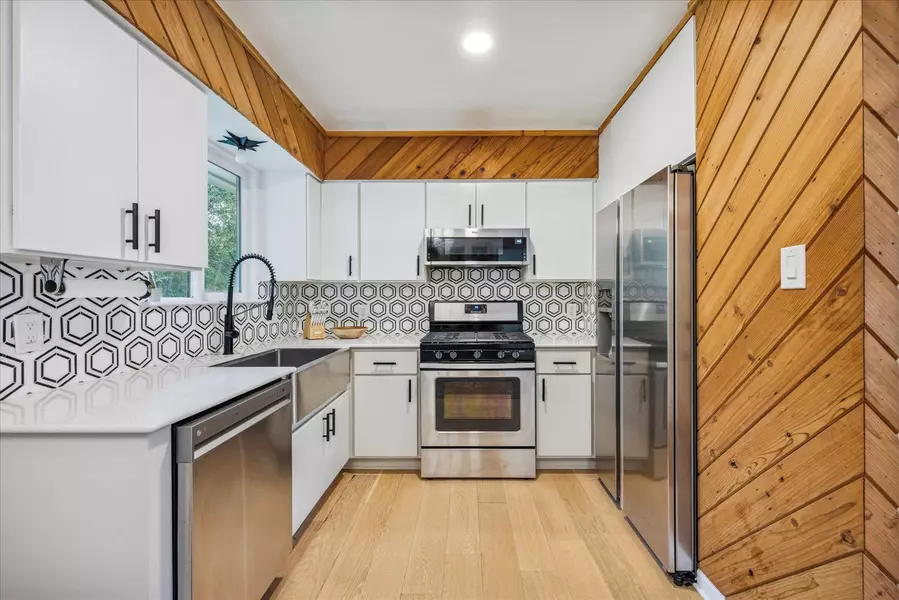 6809 Meadow CIR, Austin, TX 78745